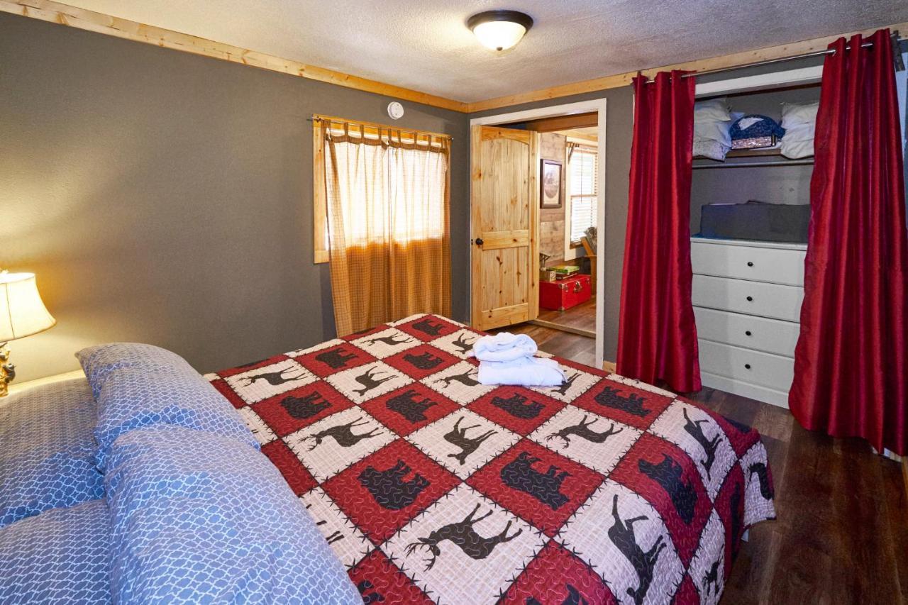 Steps From Downtown Pigeon Forge Parkway + Private Hottub And Firepit - Wifi - Firefly Bungalows Zewnętrze zdjęcie