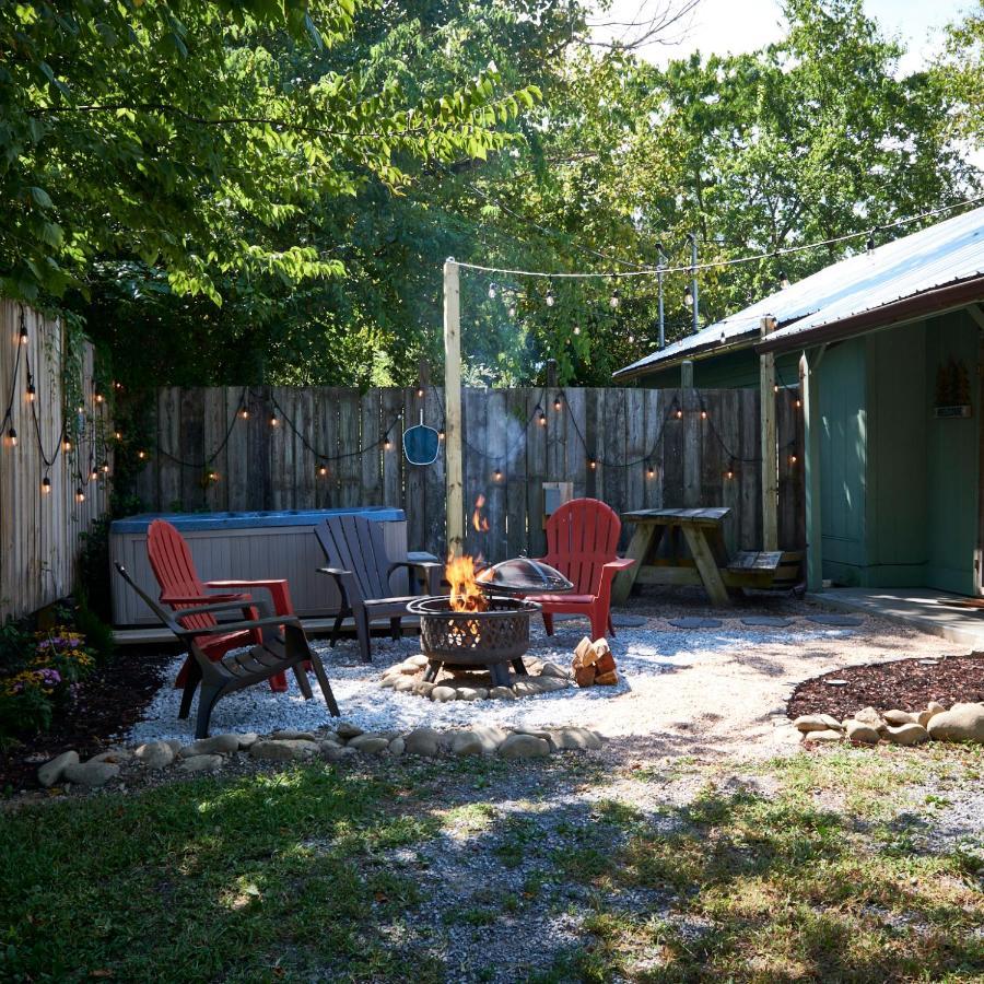 Steps From Downtown Pigeon Forge Parkway + Private Hottub And Firepit - Wifi - Firefly Bungalows Zewnętrze zdjęcie