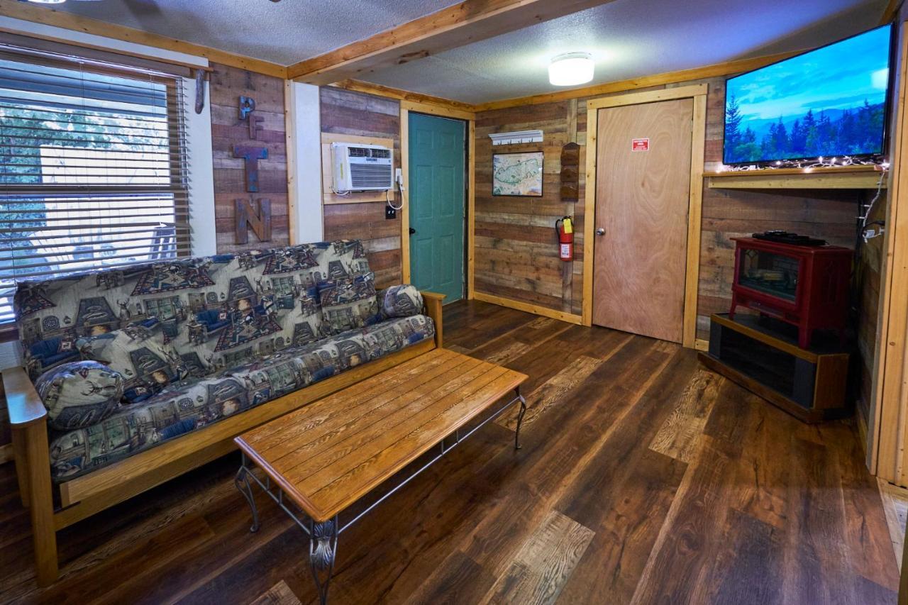 Steps From Downtown Pigeon Forge Parkway + Private Hottub And Firepit - Wifi - Firefly Bungalows Zewnętrze zdjęcie