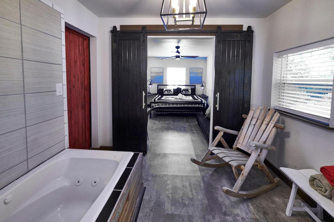 Steps From Downtown Pigeon Forge Parkway + Private Hottub And Firepit - Wifi - Firefly Bungalows Zewnętrze zdjęcie