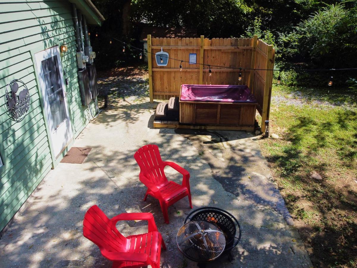 Steps From Downtown Pigeon Forge Parkway + Private Hottub And Firepit - Wifi - Firefly Bungalows Zewnętrze zdjęcie