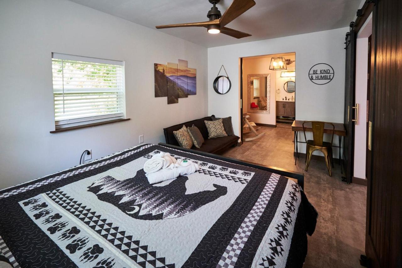 Steps From Downtown Pigeon Forge Parkway + Private Hottub And Firepit - Wifi - Firefly Bungalows Zewnętrze zdjęcie
