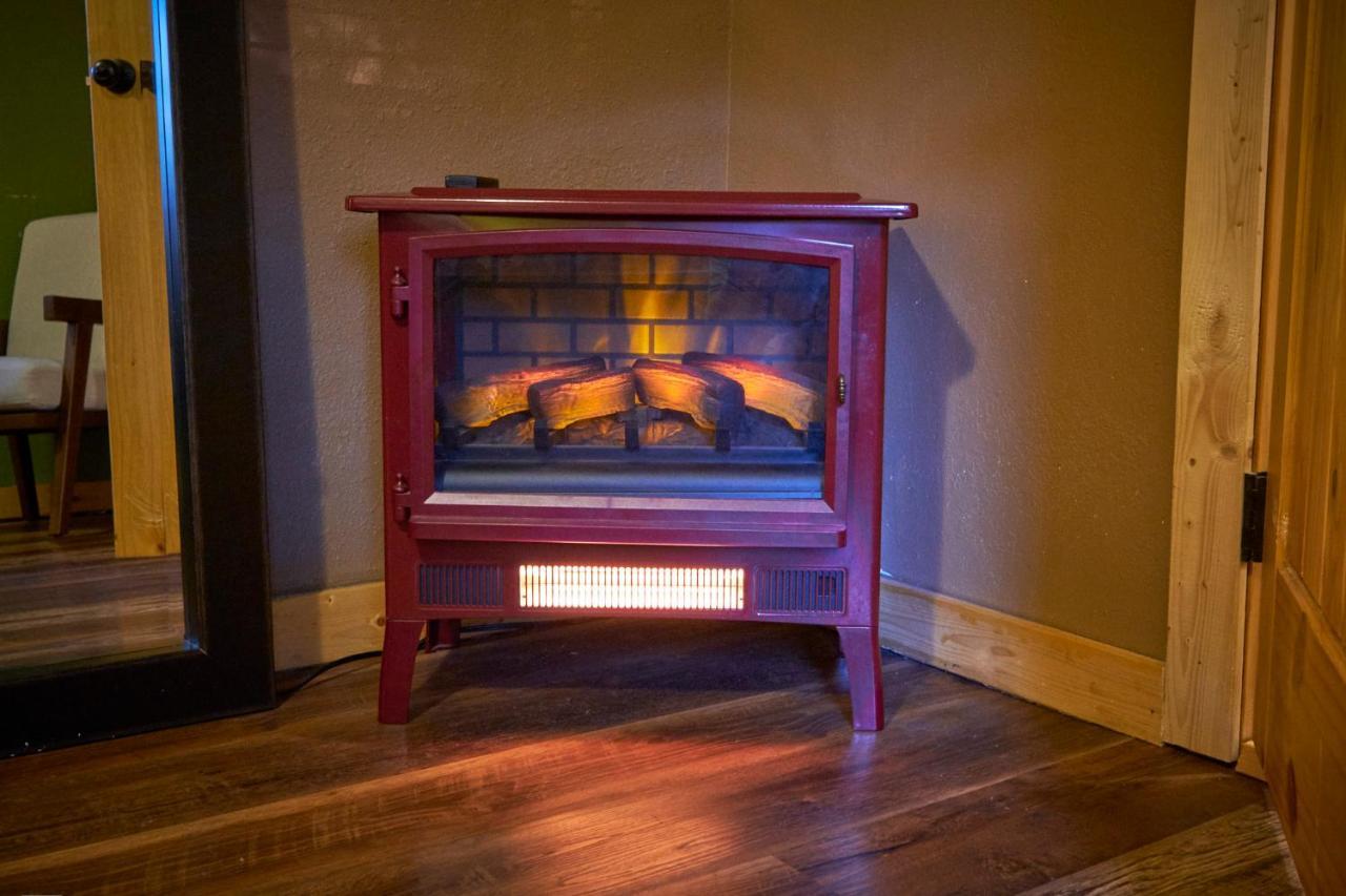 Steps From Downtown Pigeon Forge Parkway + Private Hottub And Firepit - Wifi - Firefly Bungalows Zewnętrze zdjęcie